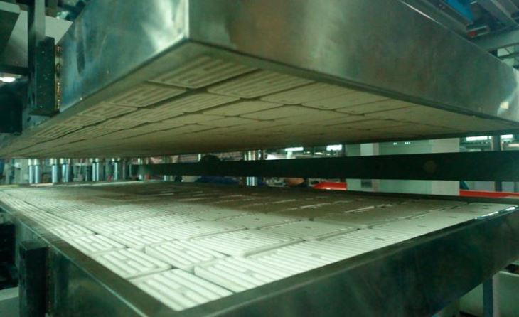 Plastic Container Forming Machine